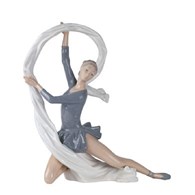 Nao Ballerina con velo 185