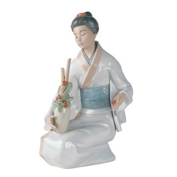 Nao Decorando il mazzo di fiori 1276